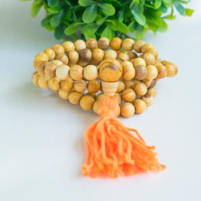 Palo Santo Mala su Guru karoliuku