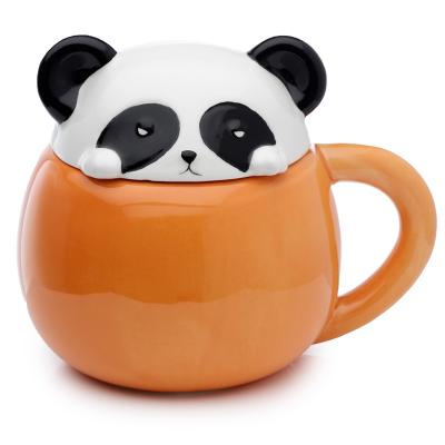 „Adoramals“ keraminis puodelis su dangteliu „Panda Peeping Lid“ su gyvūnų motyvu