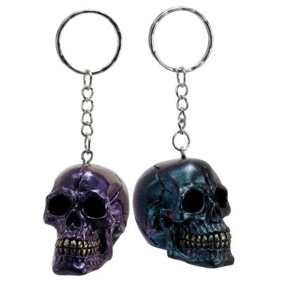 „Skulls and Roses“ – tamsiai metalinis ir auksinis raktų pakabukas su kaukole