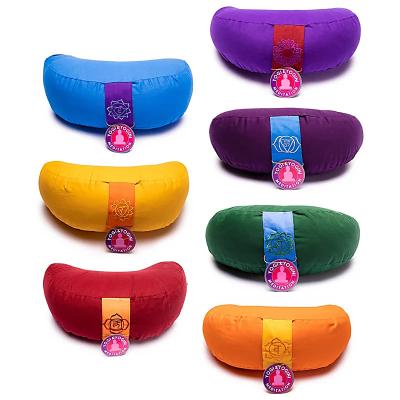 Meditacijos pagalvėlė „Pusmėnulis“ SET „7 čakros“ – ±1008 g; 33x13 cm