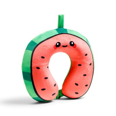„Relaxeazzz Foodiemals“ Lana – arbūzo formos pliušinė kelioninė pagalvė su atminties putomis