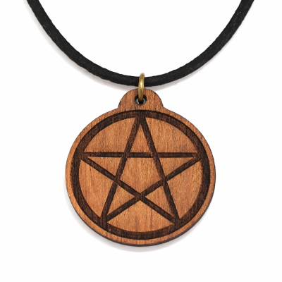 Raudonmedžio amuletas "Pentagrama"