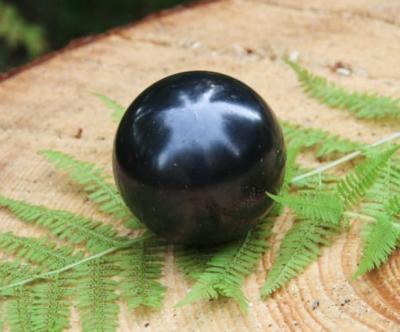 Šungito sfera (4 cm)